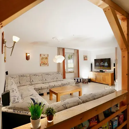 Jenny Mit Pool בית נופש