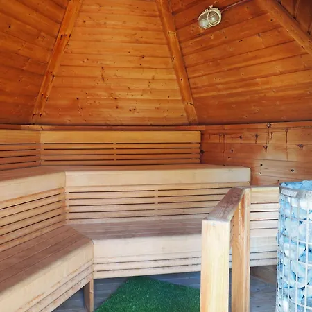 בית נופש Jenny Mit Pool