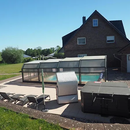 Jenny Mit Pool Holiday home *